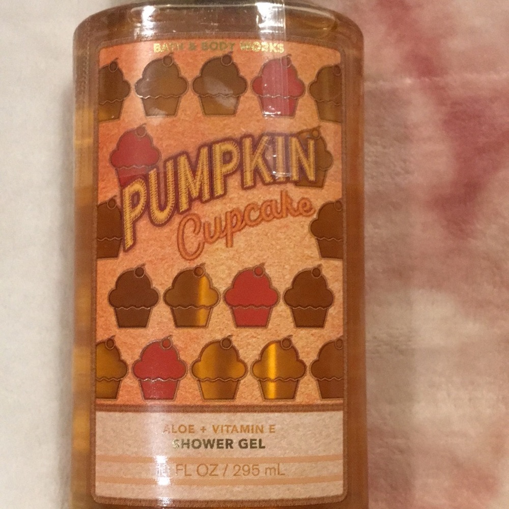 Bath & Body Works Scented Pumpkin Cupcake Shower gel 10oz NWT with Aloe & Vit E - Picture 2 of 15